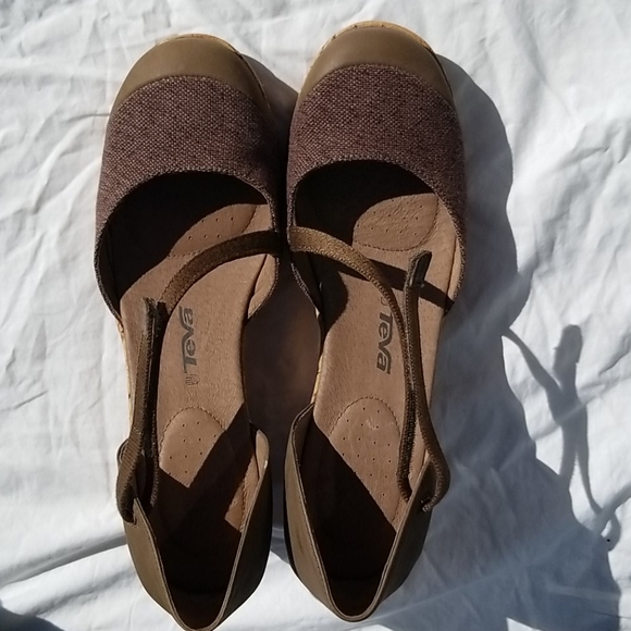 Teva Shoes - NWT women’s Teva Riveria dress wedges - size 11.5
